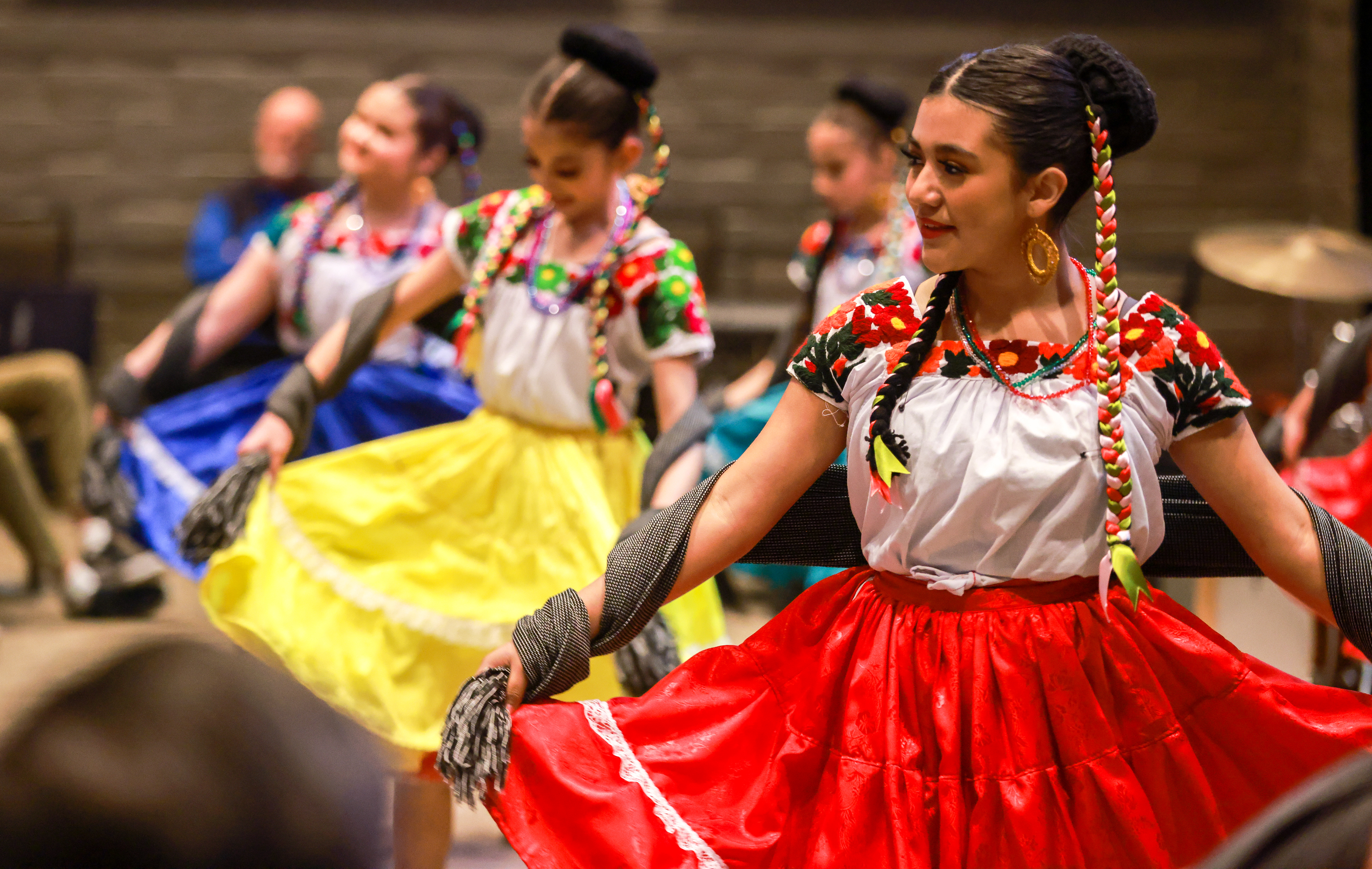 Ballet Folklorico dancers